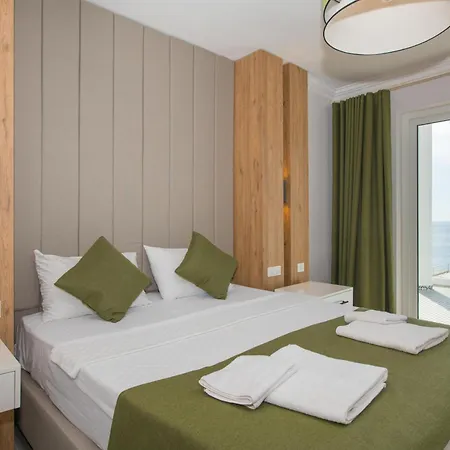 Beachfront White With Private Swimming Pool קלקן