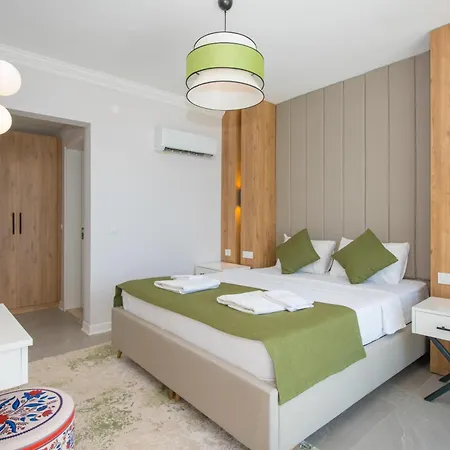 Beachfront White With Private Swimming Pool וילה *