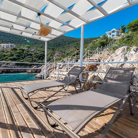 Beachfront White With Private Swimming Pool וילה קלקן