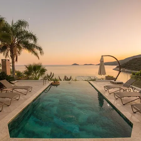 וילה Beachfront White With Private Swimming Pool קלקן