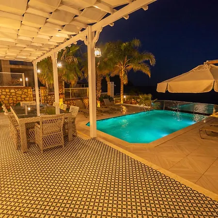 וילה Beachfront White With Private Swimming Pool *