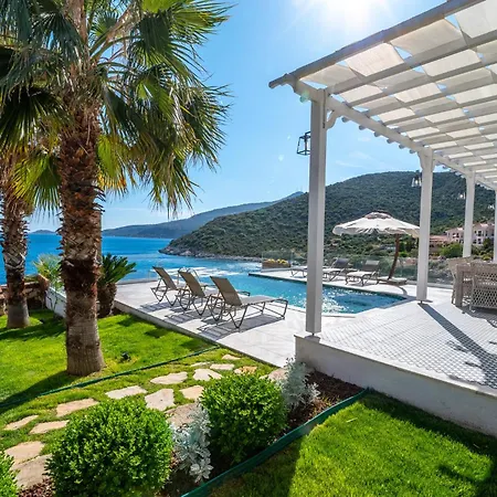 וילה Beachfront White With Private Swimming Pool *